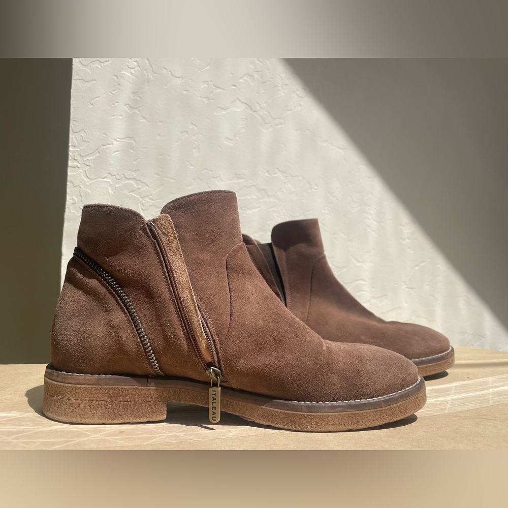 NWOT Italeau Women’s Waterproof Foliana Booties Size EU 39.5/US 9
